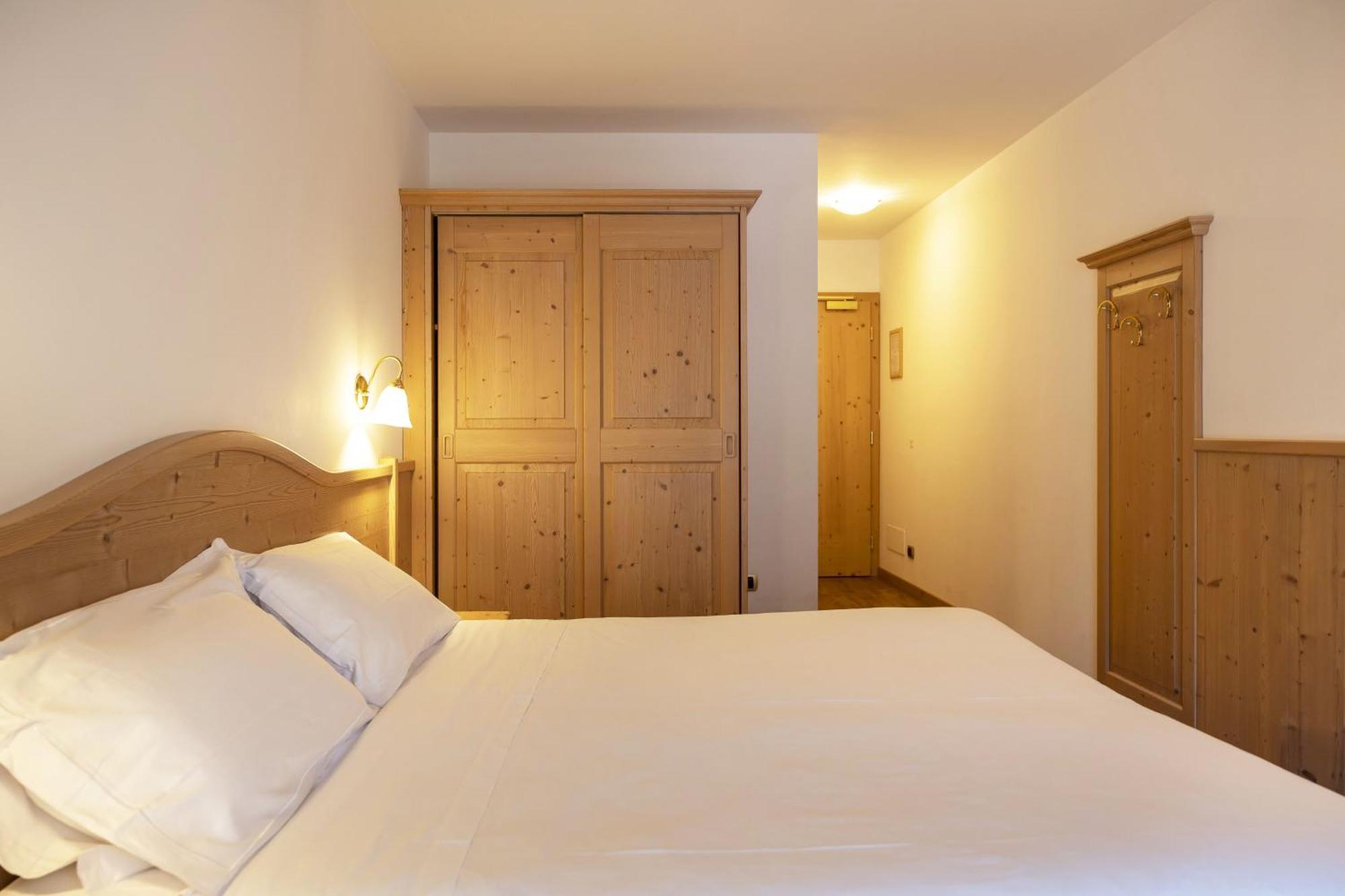 Beverly Alps Hotel & Spa Pinzolo Room photo